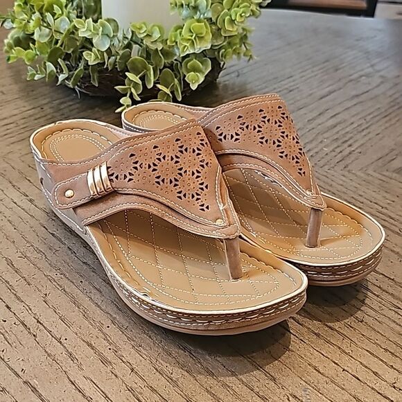 Tan wedge sandals size 40 or 9 NWOT - Picture 1 of 9